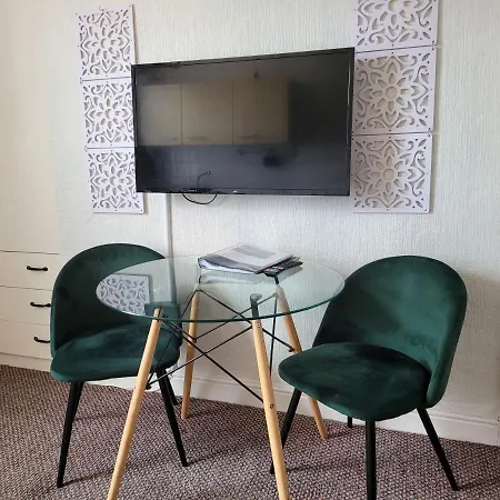 Sea Side Flat 5 With Fast Wifi And Free Parking Apartment