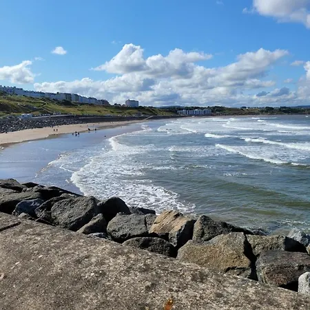 Sea Side Flat 5 With Fast Wifi And Free Parking Lägenhet *