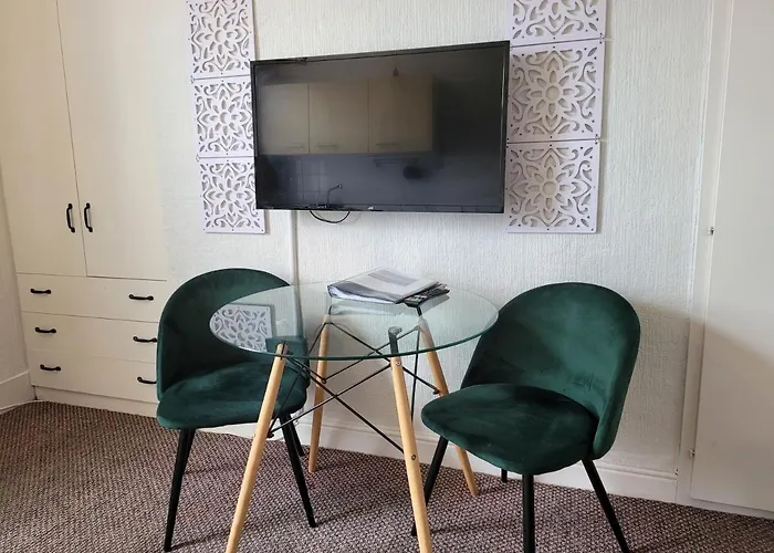 Sea Side Flat 5 With Fast Wifi And Free Parking Lägenhet